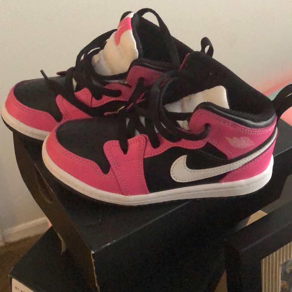 JORDAN MID 1 TODDLER SIZE 9c
